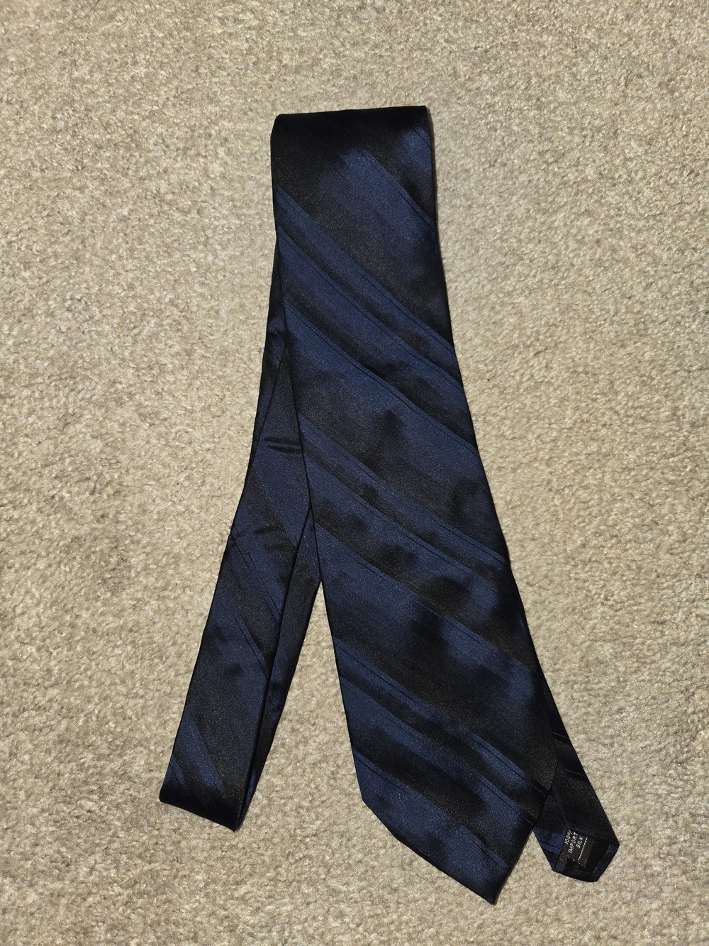 Arrow Men's Navy and Black Diagonal Stripe Tie